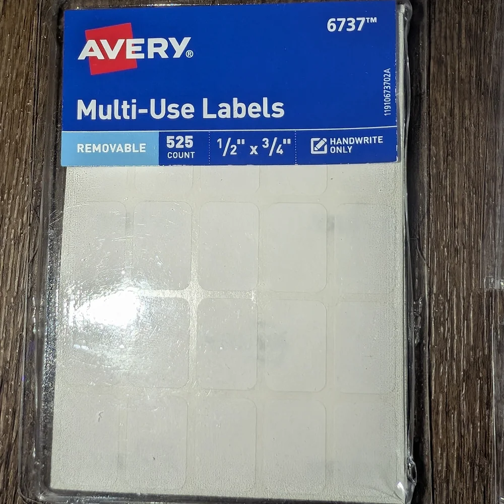Avery Multi- Use Labels Name Badge Reinforcement Dots Assorted Lot